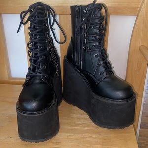 Demonia Women's Swing-101 Gothic Wedge Platform Ankle Boots size women’s 6 US
